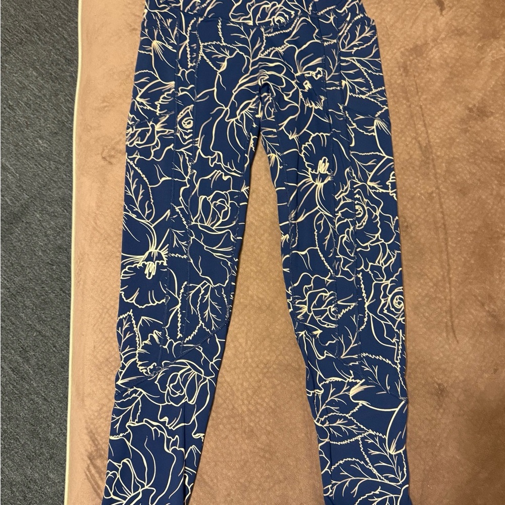 Til You Collapse TYC Intensity Heart Booty High Waisted Leggings Size M Blue
